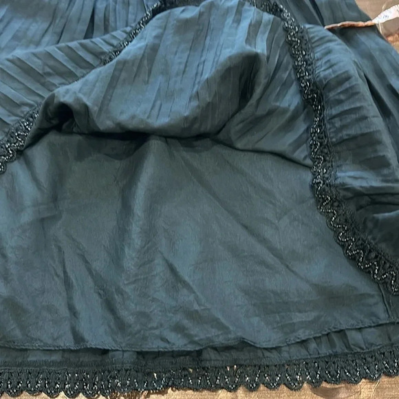 Express Smocked midi skirt 100%Silk - Picture 7 of 8